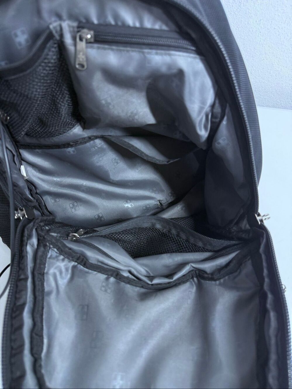 Swiss Tech Navigator Backpack - Picture 10 of 16